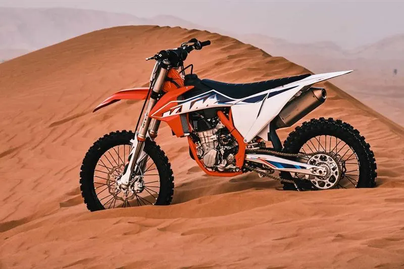 1 ora in moto KTM a Merzouga